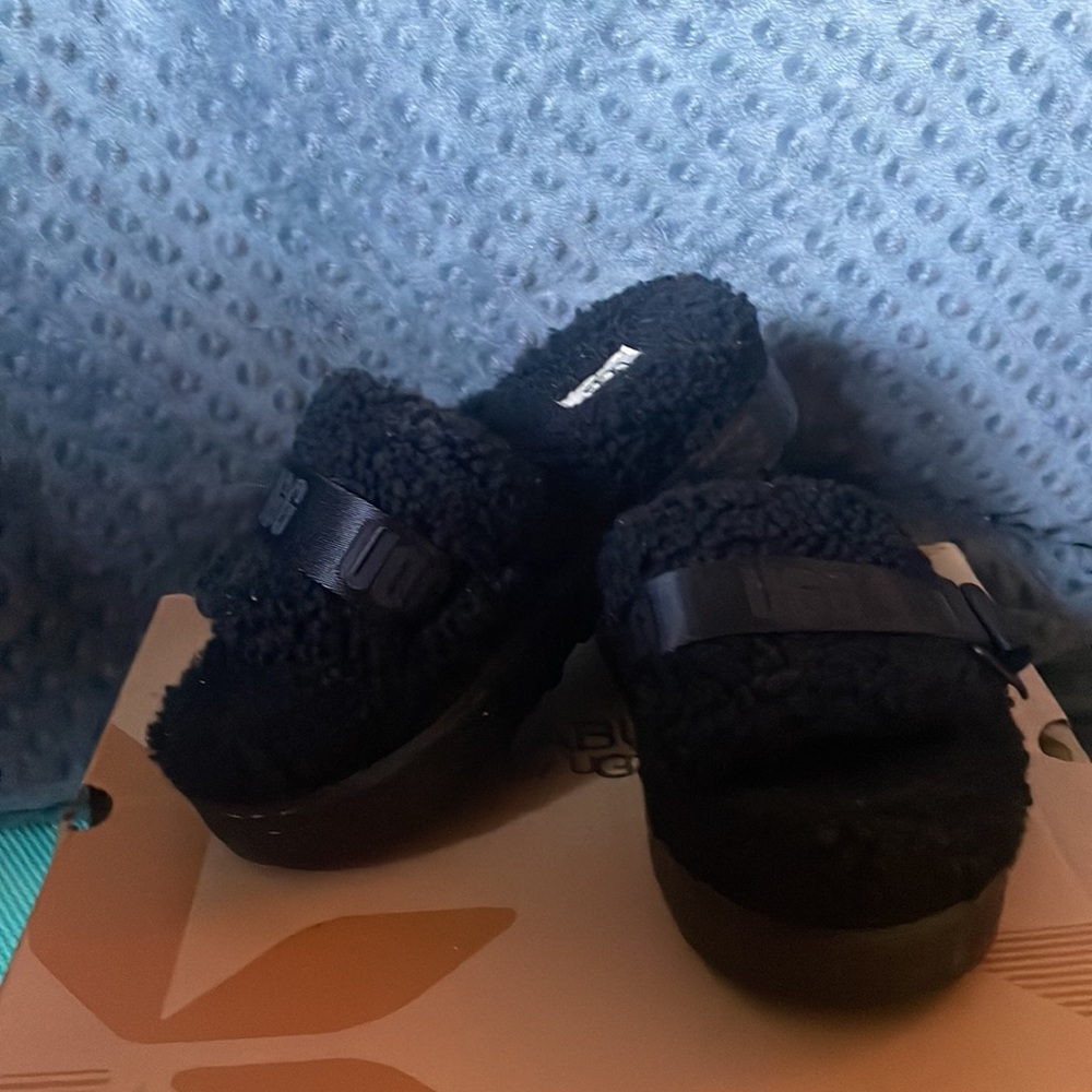 UGG Women's Fluffita Slipper - Picture 3 of 4